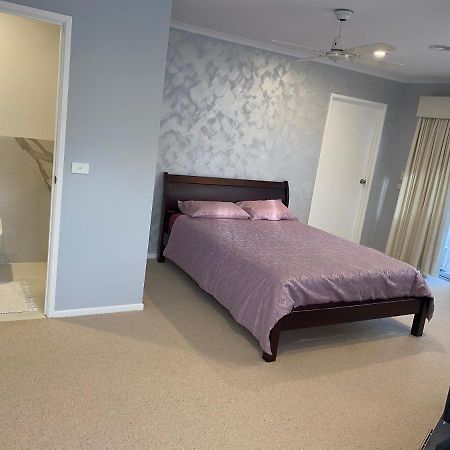 Guest Ensuite 7 Minutes From Airport 멜번 외부 사진