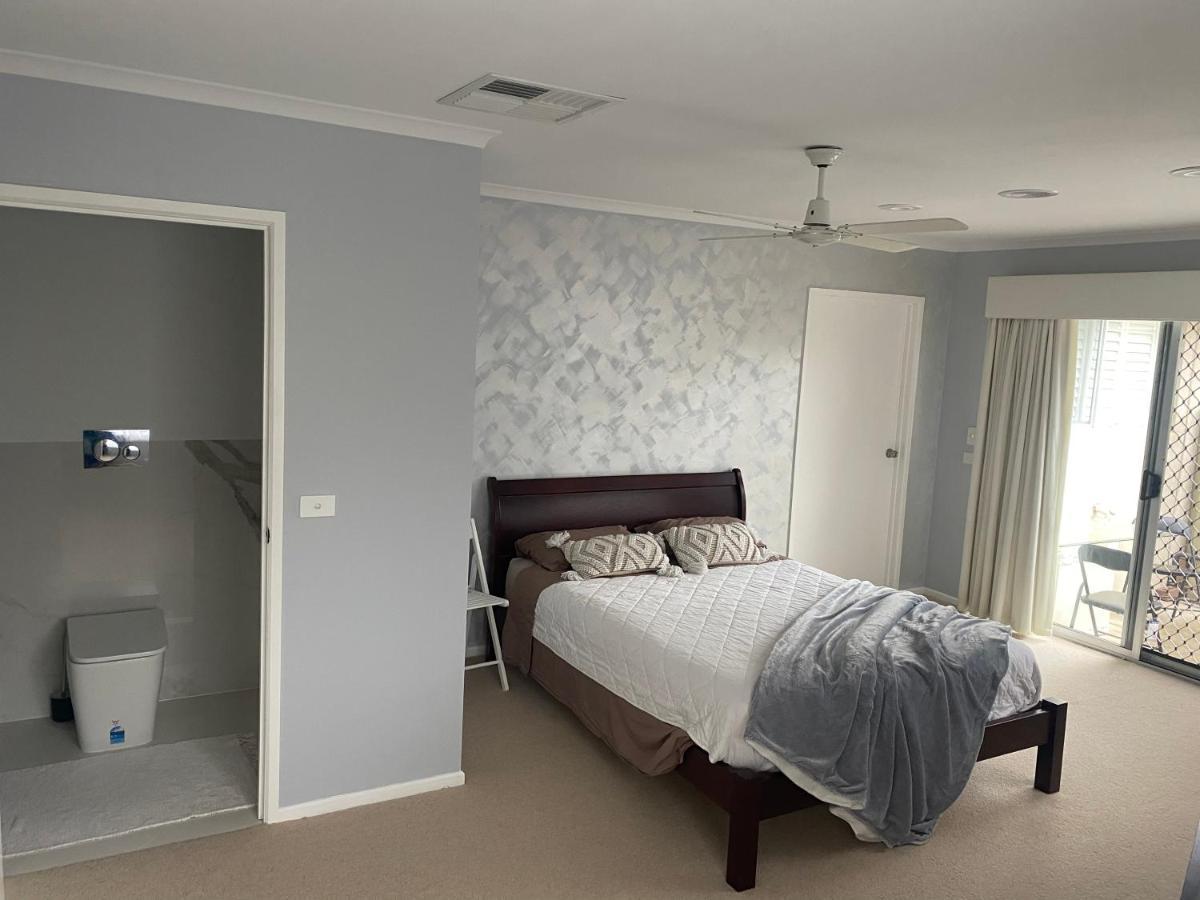 Guest Ensuite 7 Minutes From Airport 멜번 외부 사진